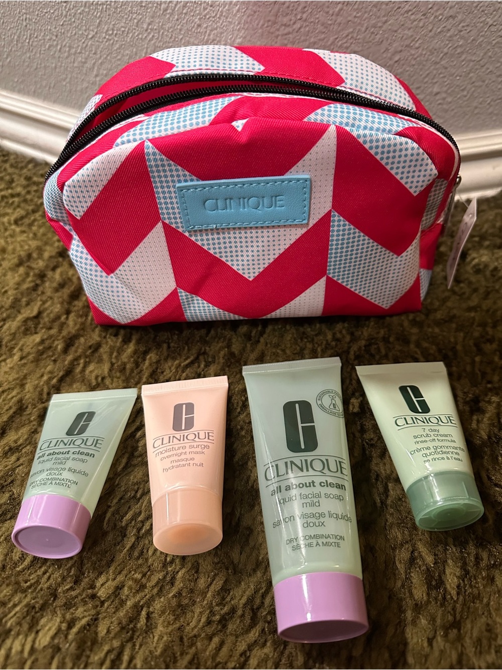 NWT Clinique Cosmetic Bag with Travel Skincare Set - 5 Piece Bundle